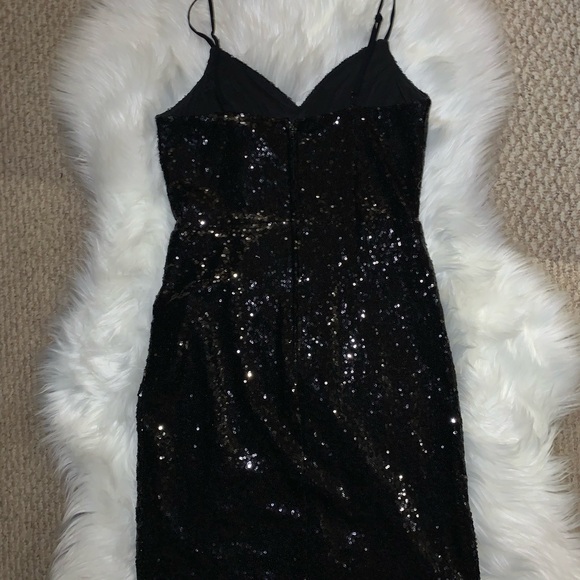 Elegant Black Sequin Dress - Picture 2 of 3